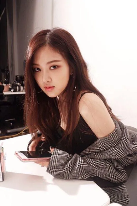 Chiêu PR bẩn của phim Trung: Ghép ảnh Rosé BLACKPINK vào web mại dâm