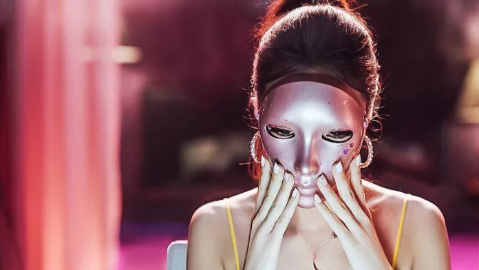 Đánh giá phim Mask Girl: thu hút lượng lớn khán giả vì độ “dị”?