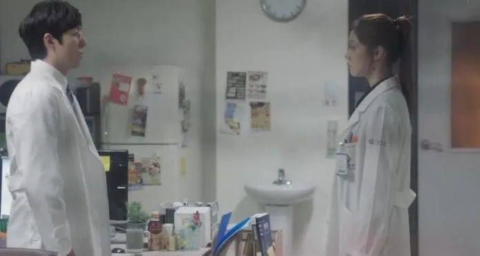 Doctors tập 14: Thầy Ji Hong và Hye Jung đầy tình cảm, Seo Woo bất ngờ vì cậu bạn thân