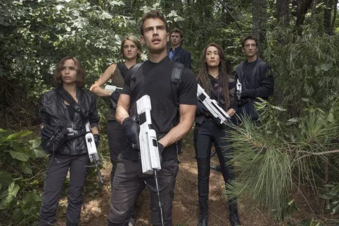 Fan bất ngờ vì “Divergent” được chiếu trên sóng truyền hình thay vì chiếu rạp