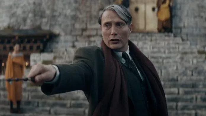 Fantastic Beasts 3: Mads Mikkelsen là ma vương Grindelwald “hiền nhất phim”