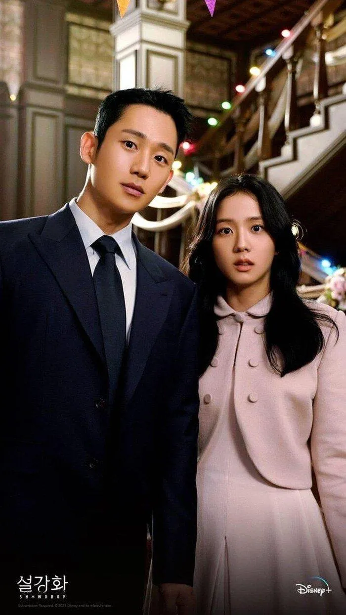 Jisoo – Jung Hae In của Snowdrop: Cặp đôi “phao cứu sinh” của nhà đài JTBC