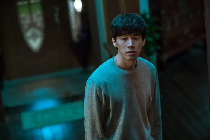 Kẻ Xâm Nhập: Phim về tà giáo của “mợ Ngố” Song Ji Hyo có đáng để ra rạp?