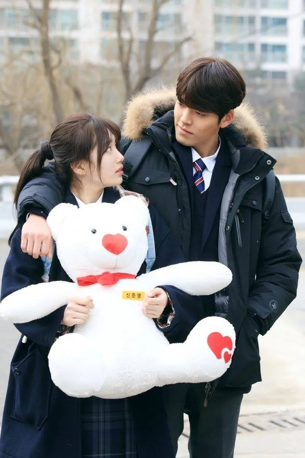 Kim Woo Bin tỏ tình với Suzy trong Uncontrollably Fond – Yêu không kiểm soát tập 2