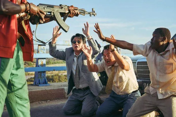 Review Escape from Mogadishu: Phim mới của Jo In Sung “làm sống lại” điện ảnh Hàn Quốc