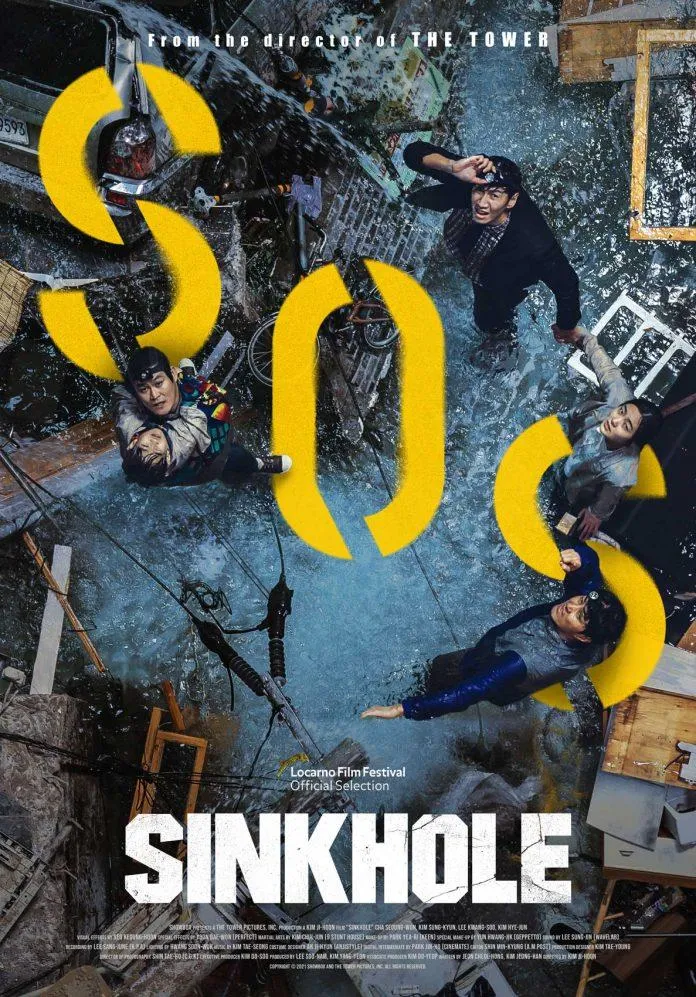 Review phim Sinkhole: “Nặng vía” như Lee Kwang Soo, đi tân gia là nhà sập hố