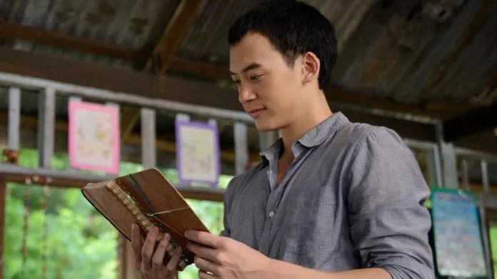 Review phim The Teacher’s Diary (2014): Liệu có thể yêu người mình chưa từng gặp?