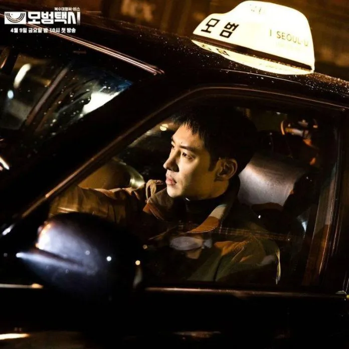 Review Taxi Driver: Tài xế Kim đam mê diễn kịch mà đời bắt đi lái taxi