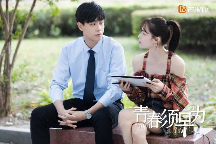 Review Thanh Xuân Tu Tảo Vi: Hồ Nhất Thiên hóa “chàng Lọ Lem” trong phim mới