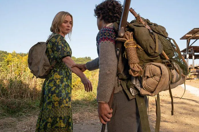 Evelyn (Emily Blunt) and Marcus (Noah Jupe) brave the unknown in "A Quiet Place Part II.” (Ảnh: Internet)