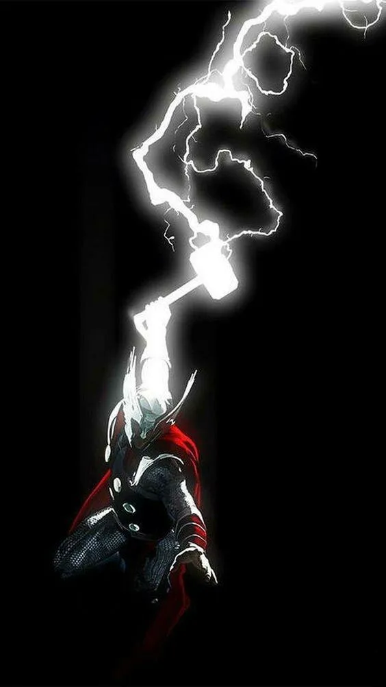 Stormbreaker và Mjolnir: Đâu là vũ khí mạnh nhất của thần sấm Thor?